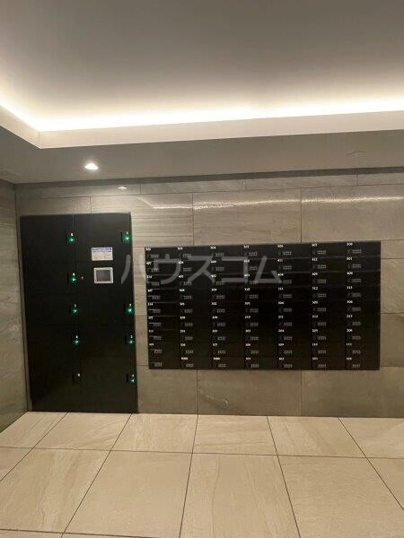 13/23 エントランス