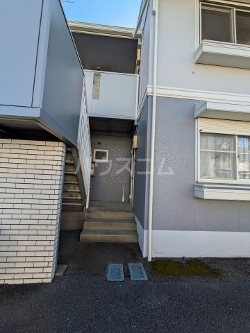 22/27 エントランス