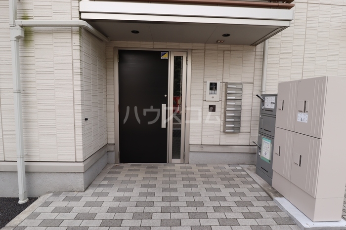 26/30 エントランス