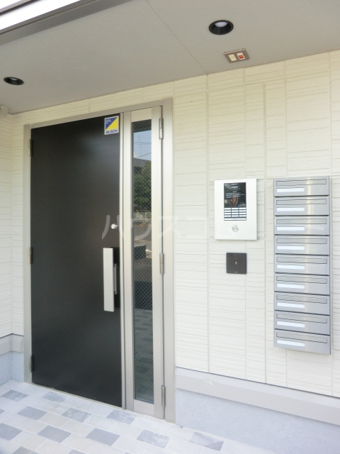 27/30 エントランス