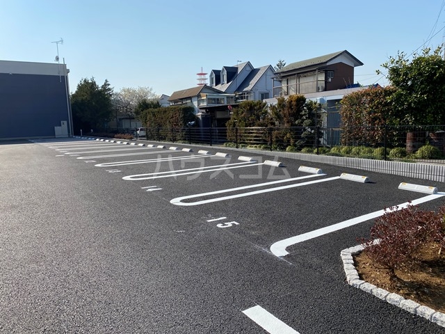 18/28 駐車場