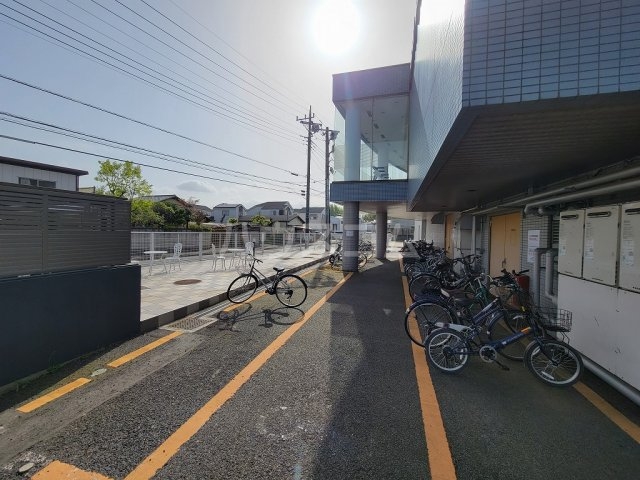 27/30 駐車場