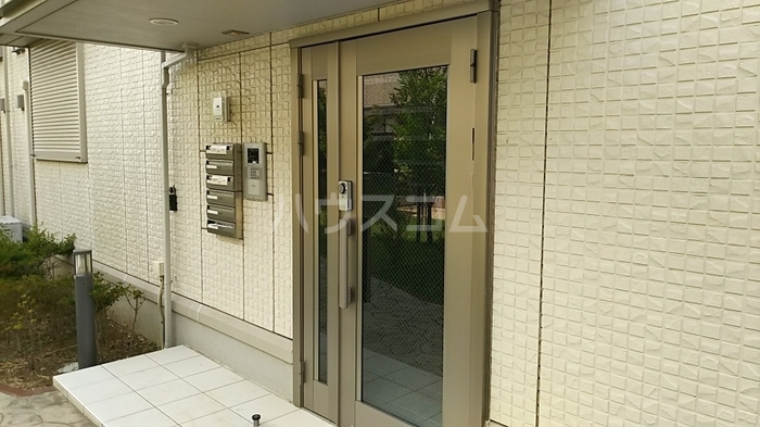 16/18 エントランス