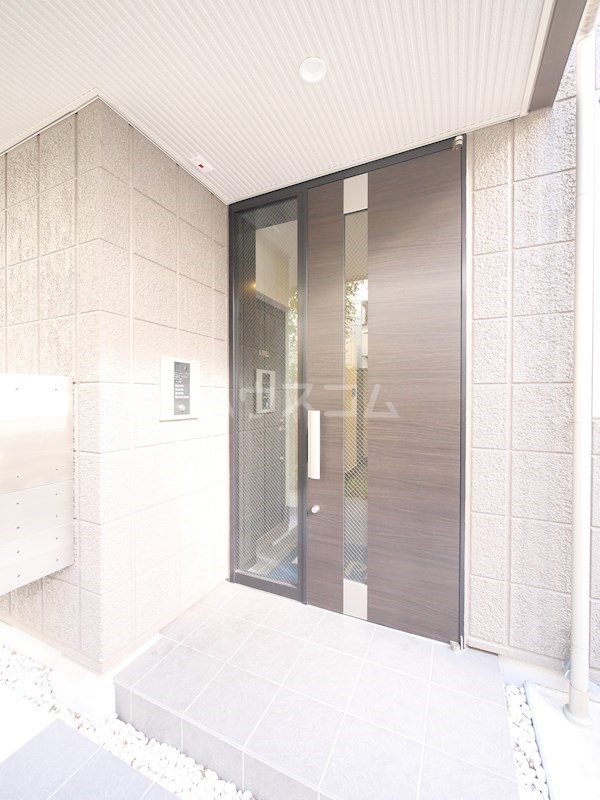 21/30 エントランス