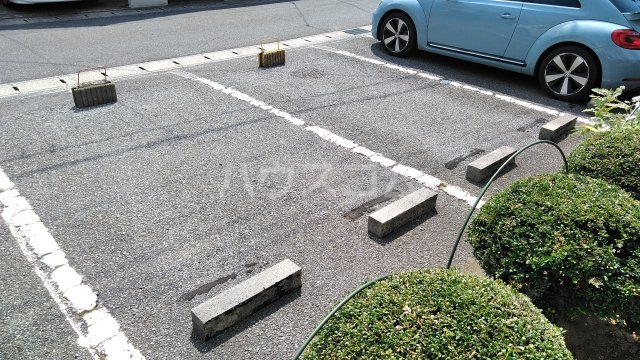 23/28 駐車場