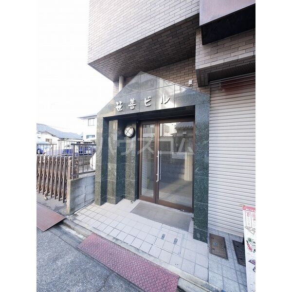 2/3 エントランス