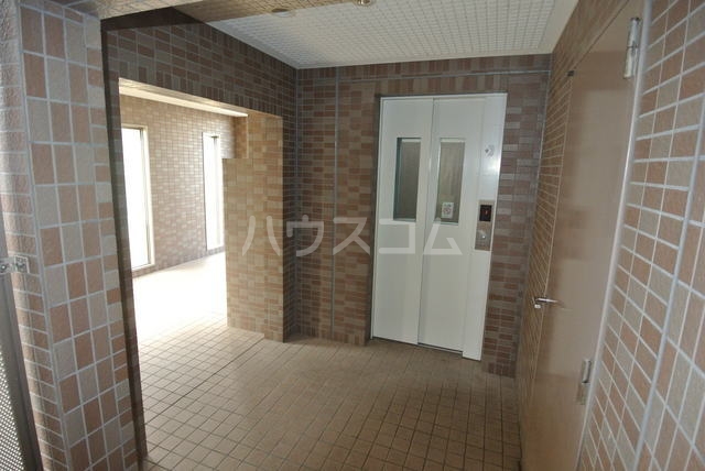 2/4 エントランス