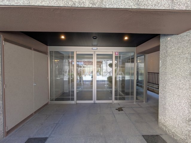 21/30 エントランス