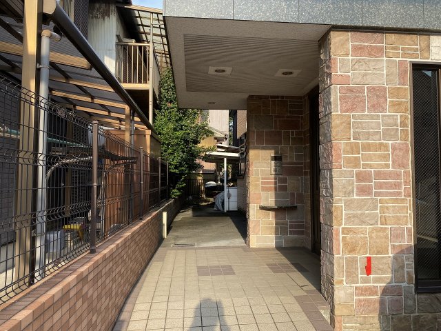 21/30 エントランス