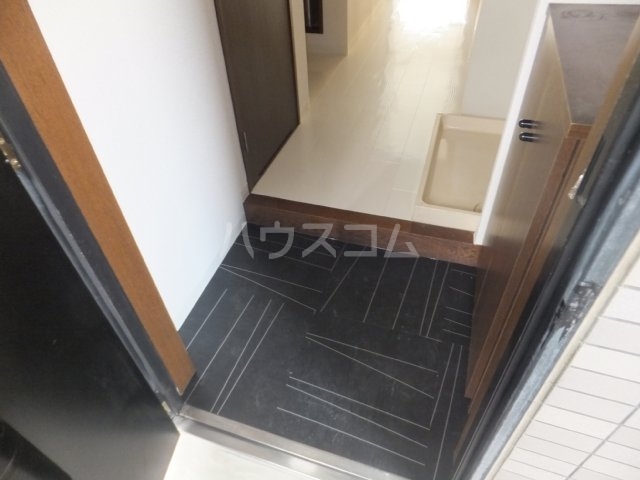 18/27 エントランス