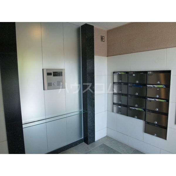 16/21 エントランス