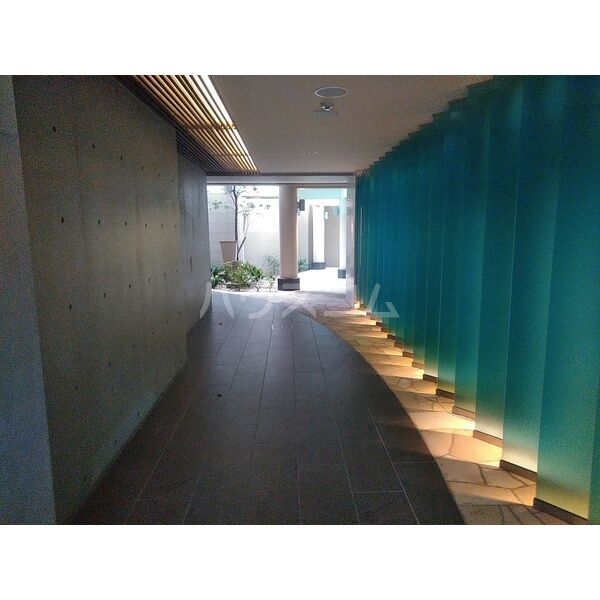 16/21 エントランス