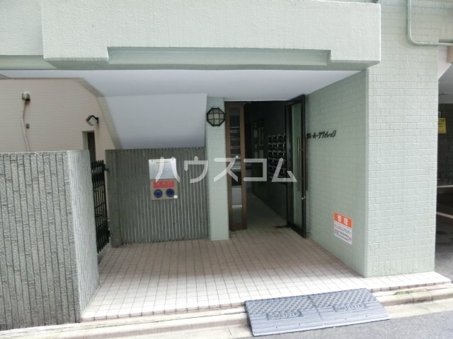 20/21 エントランス