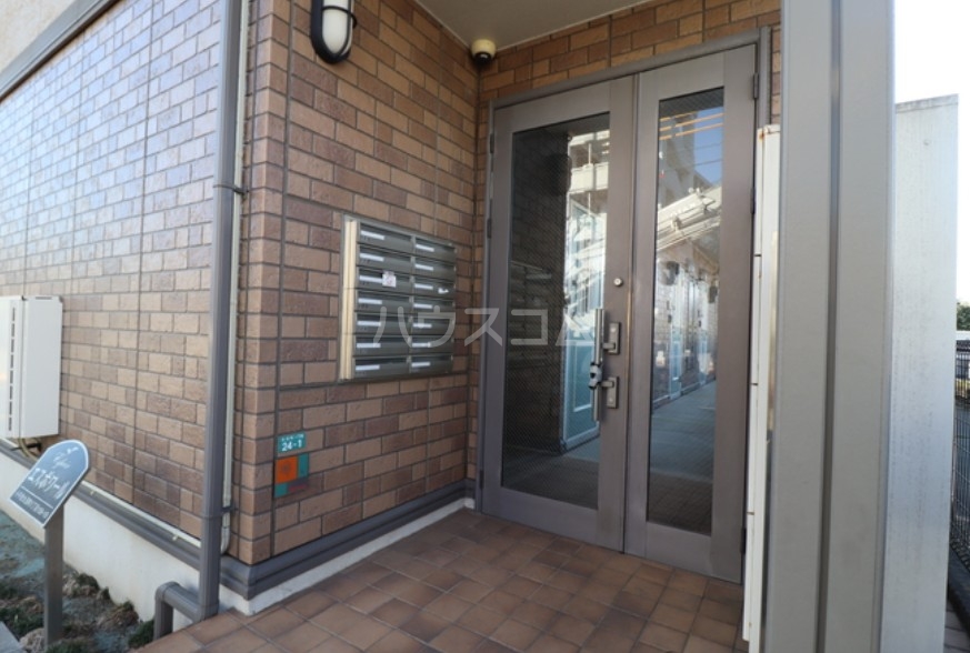 13/17 エントランス