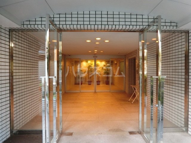 23/30 エントランス