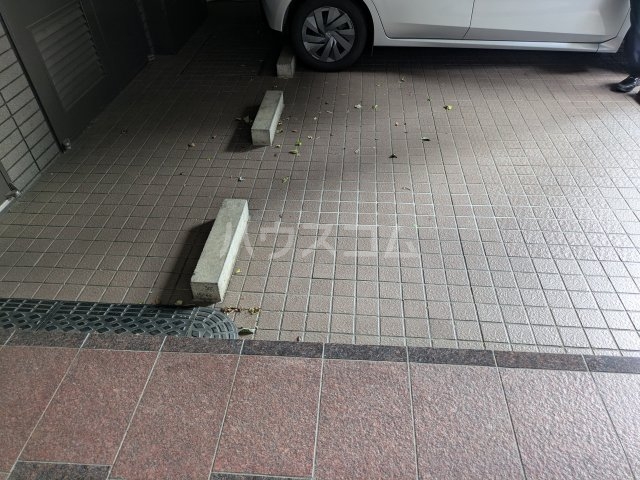 27/30 駐車場