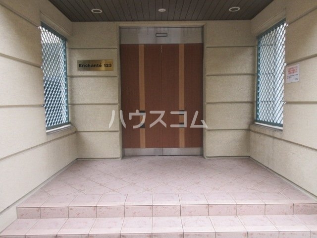 22/30 エントランス