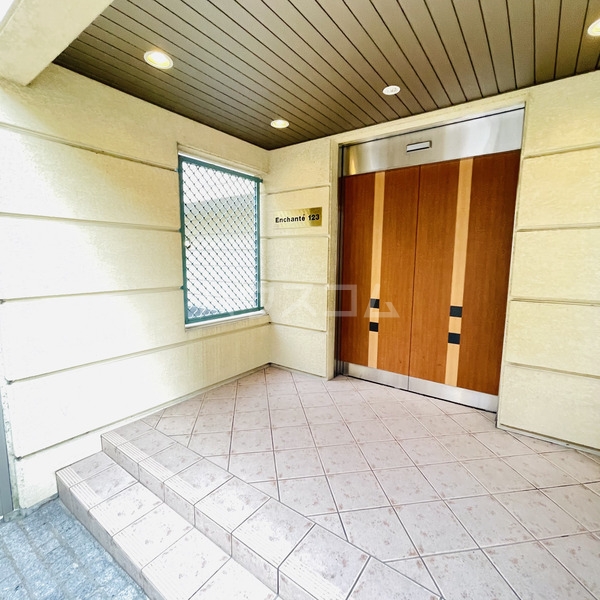 13/21 エントランス