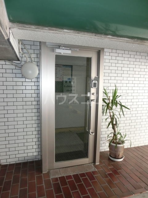 16/21 エントランス