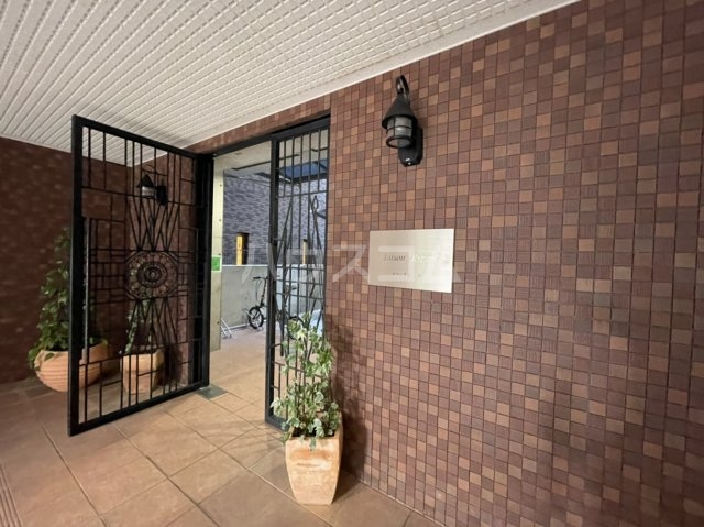 19/29 エントランス