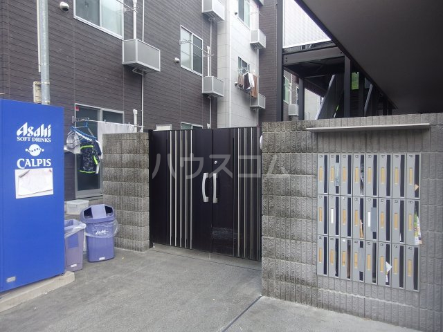 21/30 エントランス