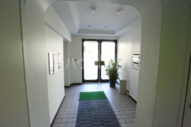 22/27 エントランス