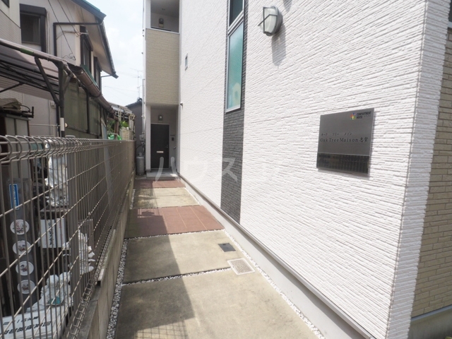 22/28 エントランス