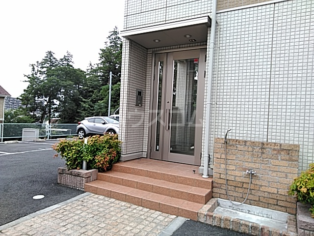 25/30 エントランス