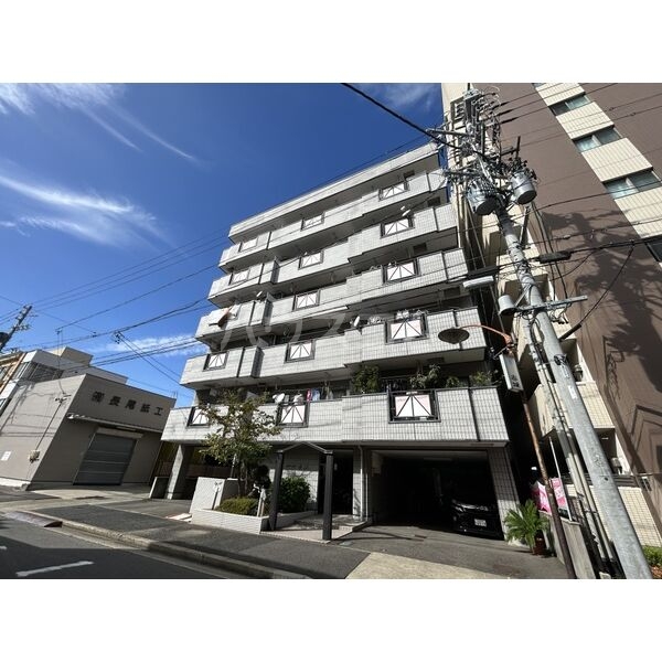 13/22 エントランス