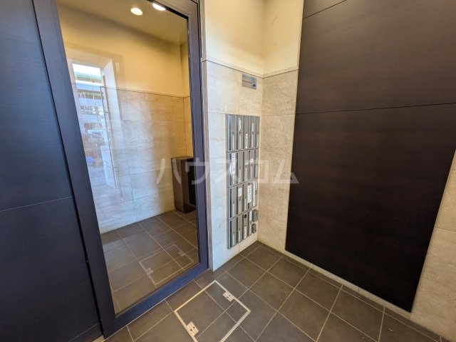 26/29 エントランス