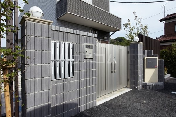 21/30 エントランス