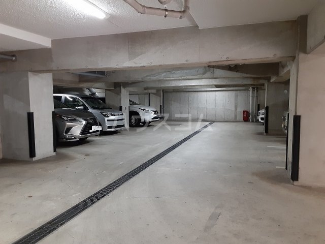 23/26 駐車場