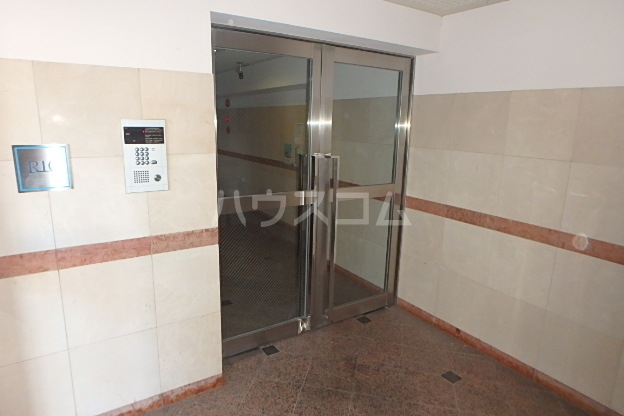 20/30 エントランス