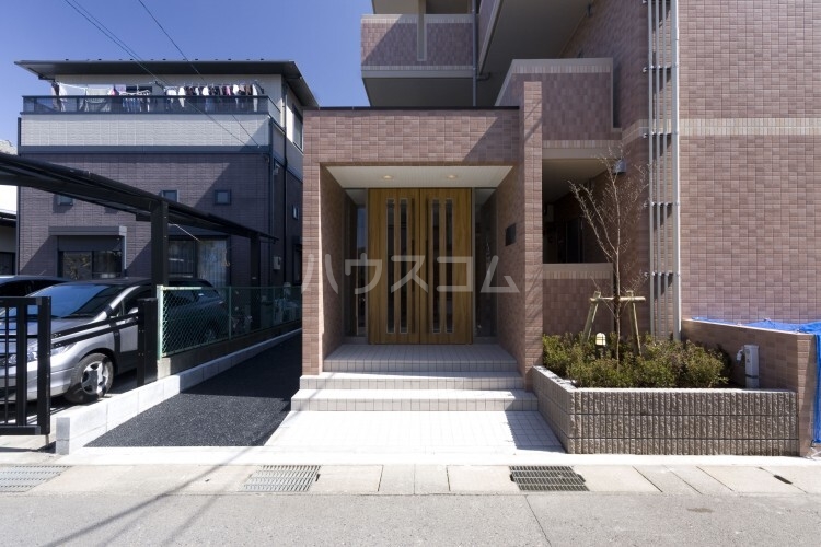 17/26 エントランス