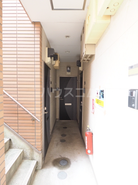 22/29 エントランス