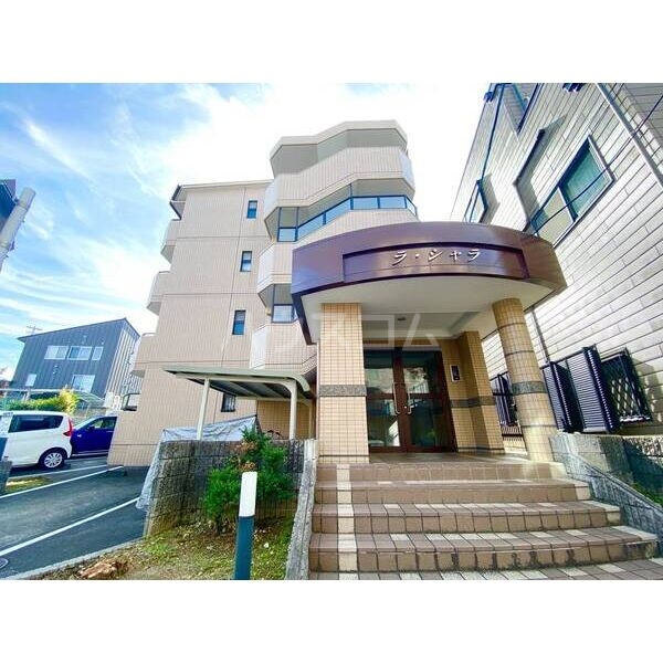 14/20 エントランス