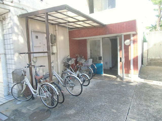 23/28 エントランス