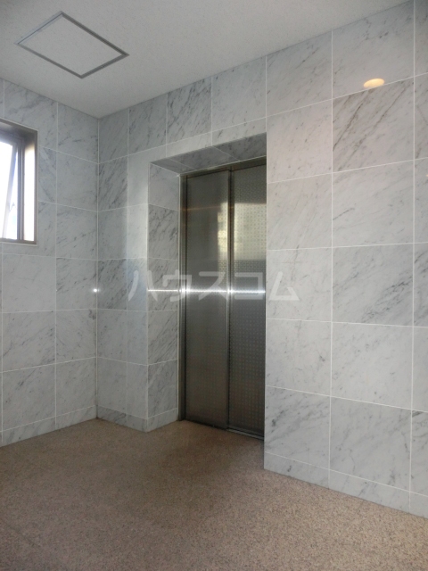 24/30 エントランス