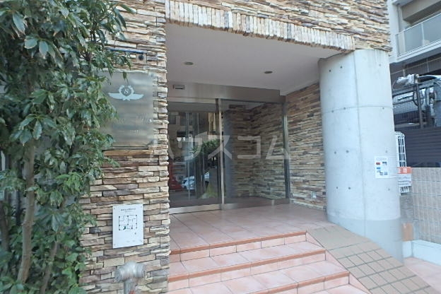 22/27 エントランス