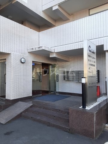 27/30 エントランス