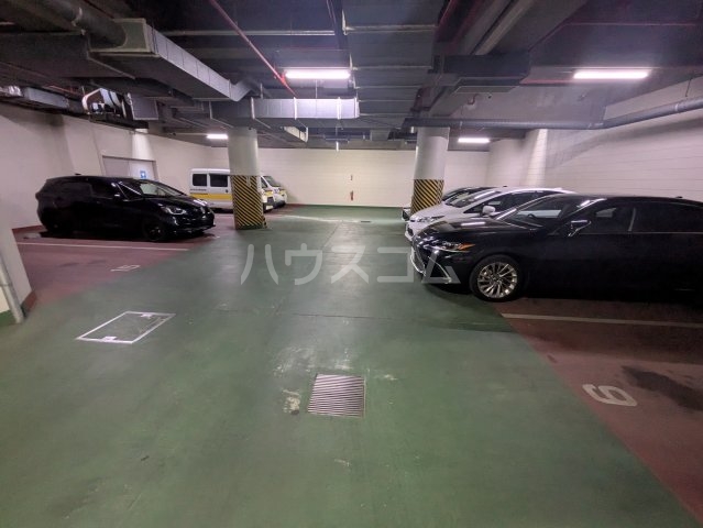 28/30 駐車場