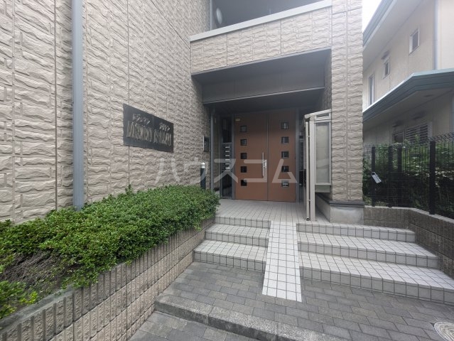 21/30 エントランス