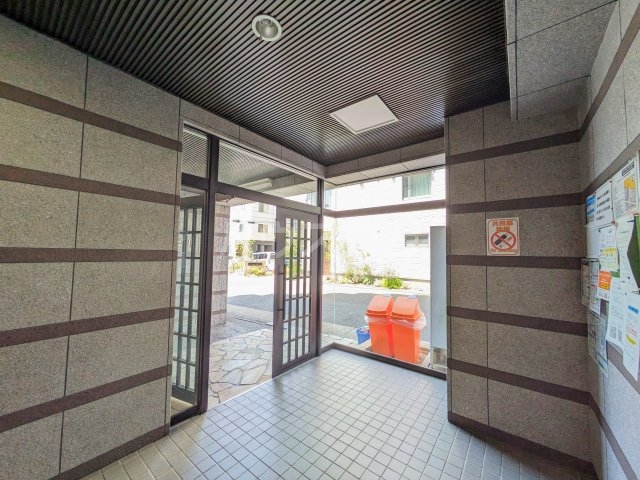 24/30 エントランス