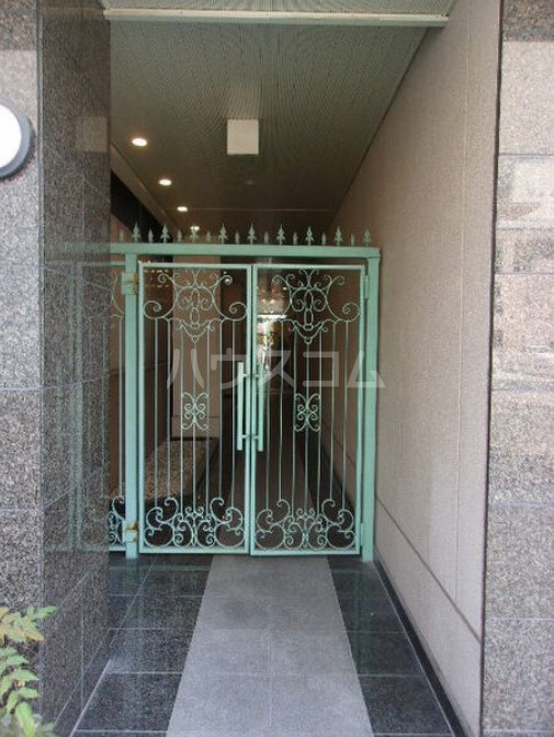 14/18 エントランス