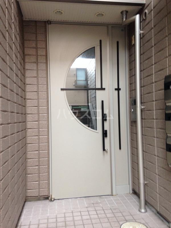 18/26 エントランス