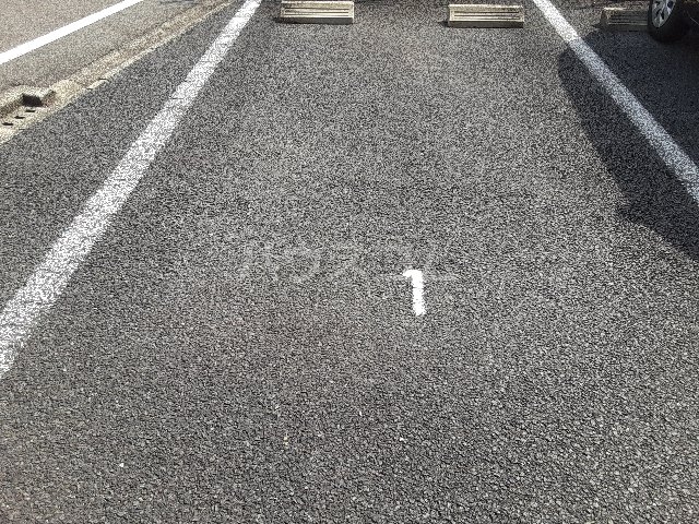 26/28 駐車場