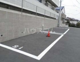 18/28 駐車場