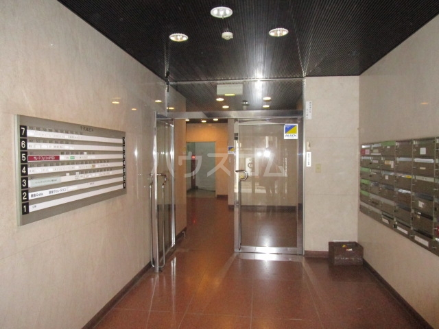 23/30 エントランス