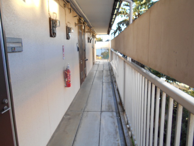 18/27 エントランス