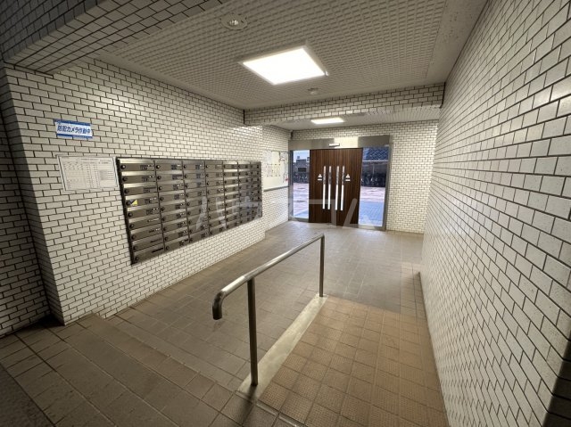 23/30 エントランス